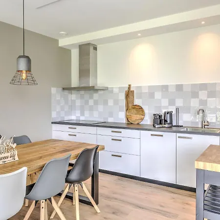 Casa vacanze Tranquil Farmhouse In With Hot Tub And Garden Rijsbergen