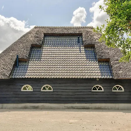 Tranquil Farmhouse In With Hot Tub And Garden Rijsbergen
